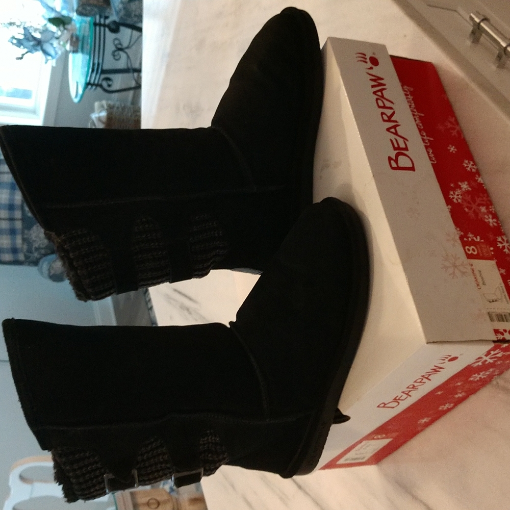 Bear paw black sheepskin boot